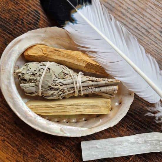 Productafbeelding: Complete smudge set - Moonlie - Salie - Palo santo - Seleniet - Abalone schelp - Smudge veer - Complete reinigingsset - Smudge set - Energetisch reinigen - Smudgen - Salie branden - Spiritueel cadeau - Spiritueel