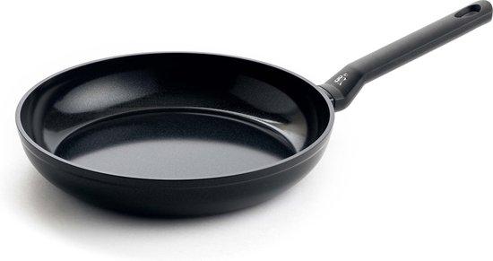 Productafbeelding: BK Easy Induction Keramische Antiaanbaklaag Koekenpannenset 2 delig - Ø24/28 cm - PFAS-vrij - Inductie koekenpan - Inductie pannenset - Ovenbestendig tot 160°C - Vaatwasmachinebestendig - Koudgrepen - Zonder deksels - Zwart