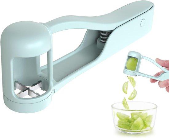 Productafbeelding: Fruitsnijder - Druivensnijder - Tomatensnijder - Keukengereedschap - Saladesnijder - Cherrytomaatsnijder - Voor ronde groenten, salades en fruit - Voor tomaat / druif / kers / aardbei - 15,5x5,2x3cm (blauw)