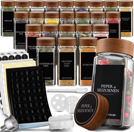 Productafbeelding: Soothe 24 Glazen Kruidenpotjes Vierkant met Acacia Deksel – 2 Soorten Strooideksels – Kruidenstrooier – Spice Jars – Complete Set incl Kruiden Stickers, Krijtstift en Accessoires – 120ml